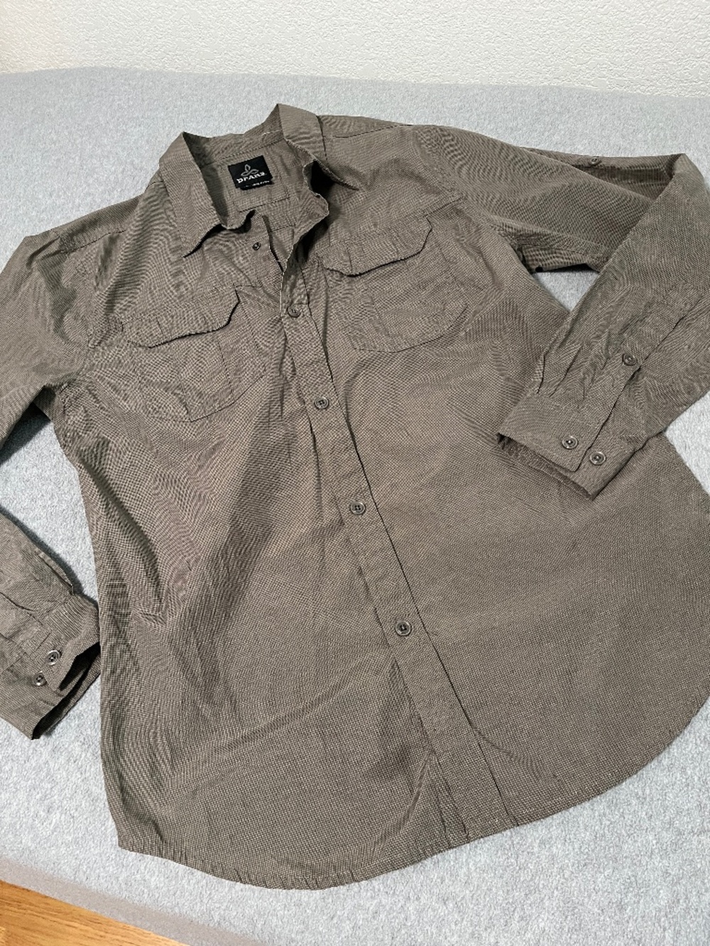 Mens Prana Button Shirt Medium Roll Tab Outdoor Hiking Fishing Longsleeve